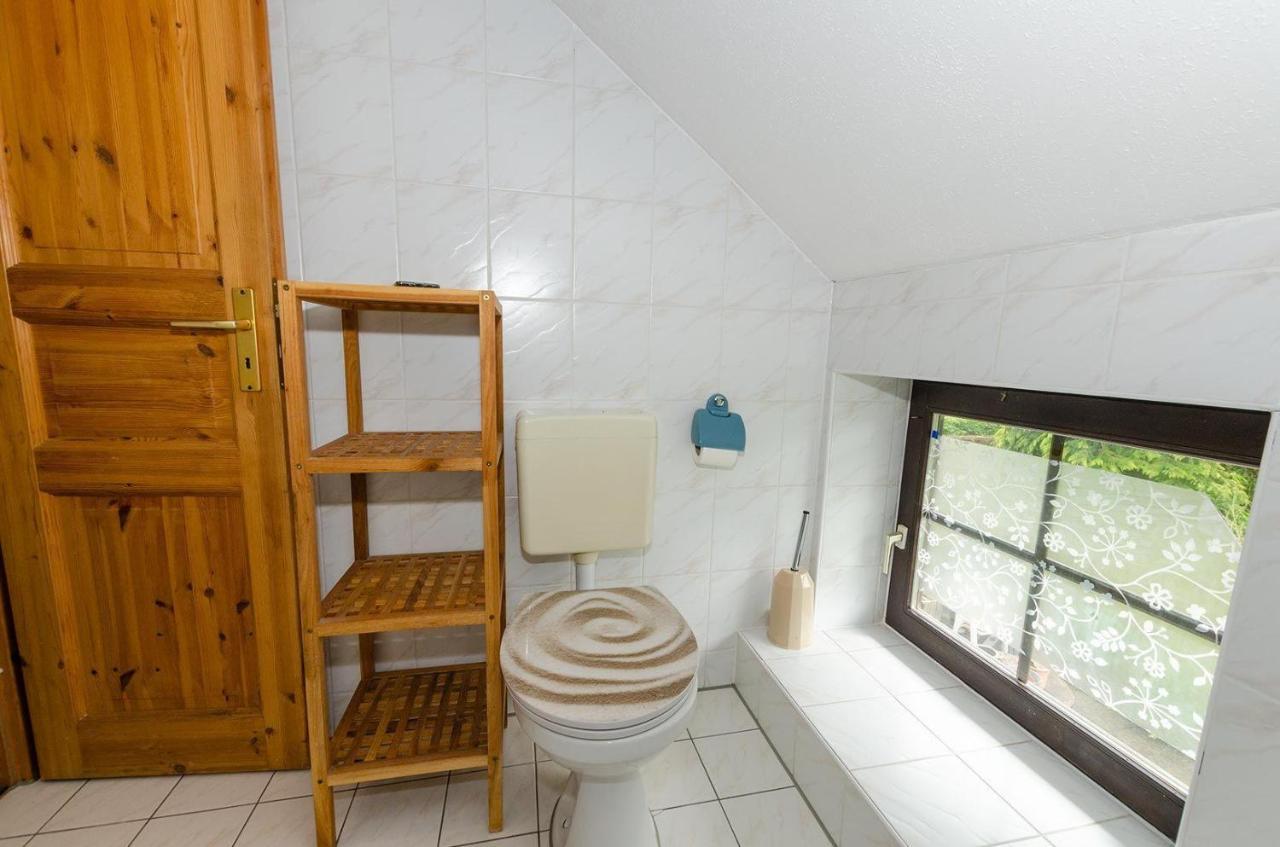 3-Raum-Fewo-Fuer-5-Personen-1-Aufbettung-Auf-Ruegen Apartment Schaprode Exterior photo